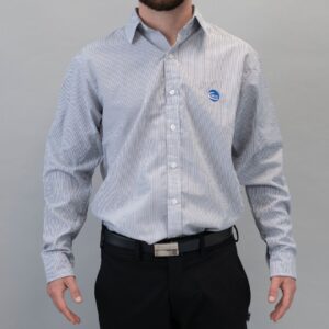 C15 - Camisa hombre batista rayada mangas largas - con ojales combinados